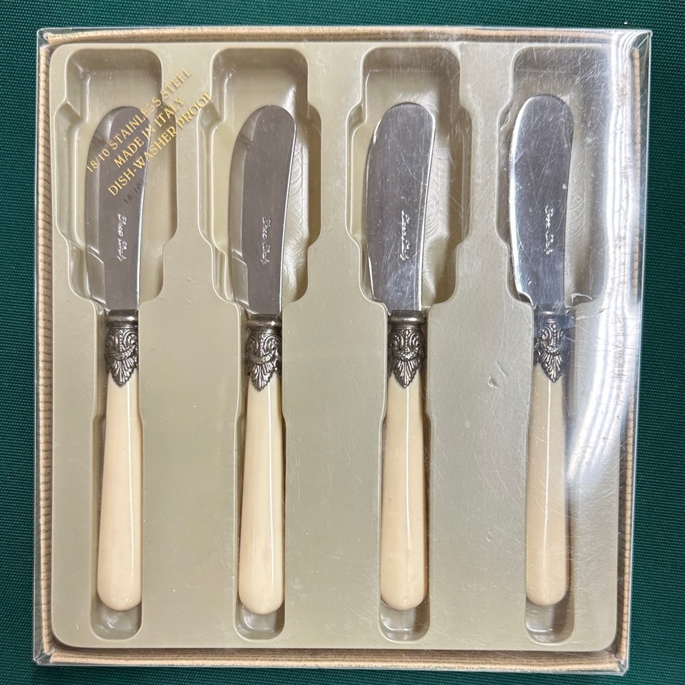 Napoleon Italy Ivory Plastic
Handle Butter Cheese Spreader
SET OF 4 New